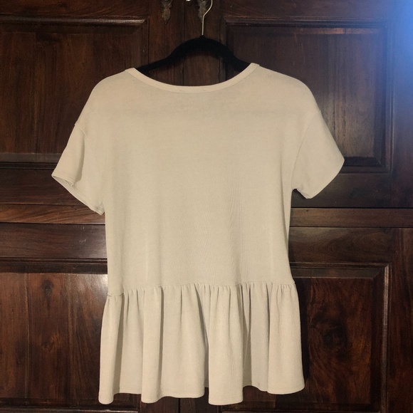 Cute top - Picture 4 of 4